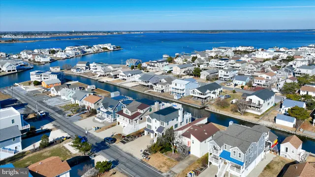 $2,499,000 | 7 West Essex Street, Fenwick Island, DE 19944