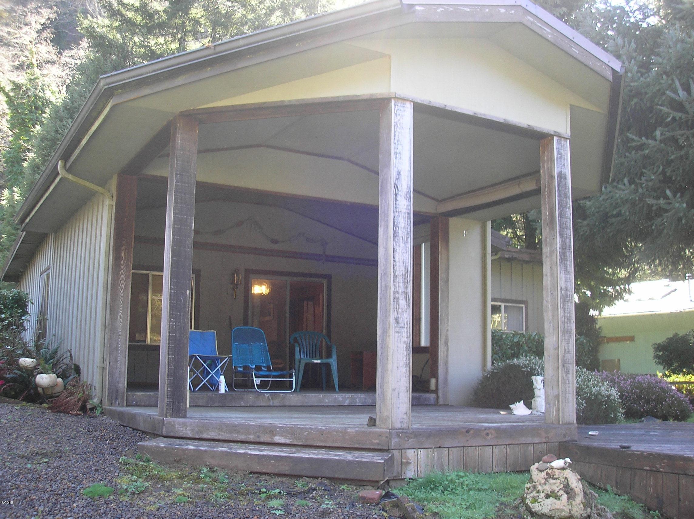 447 East Alder Spring Road Waldport, OR 97394 - Photo 3 of 18 Covered Deck