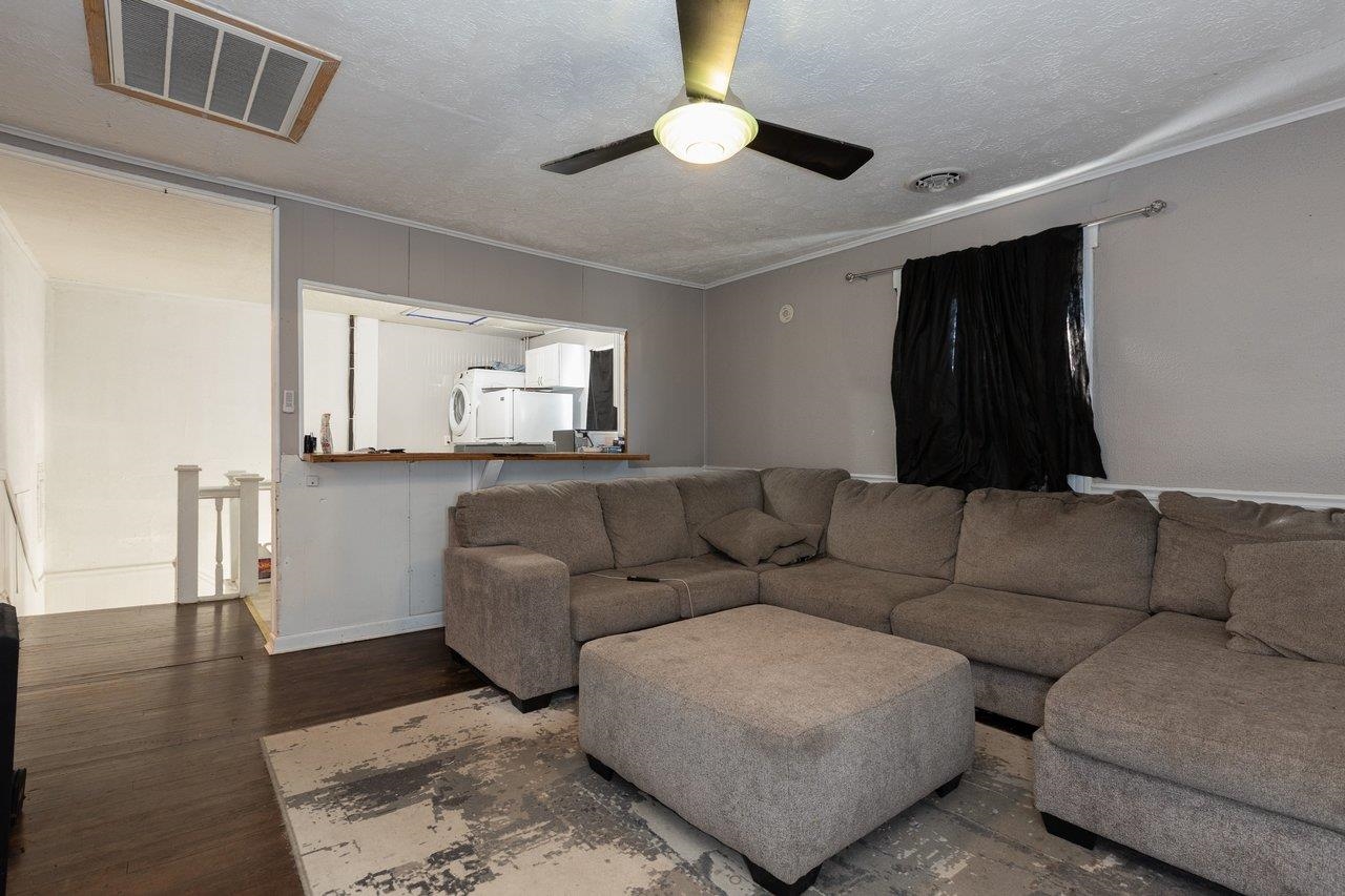 317 West 12th Street Waynesboro, VA 22980 - Photo 25 of 39 a living room with furniture and a couch