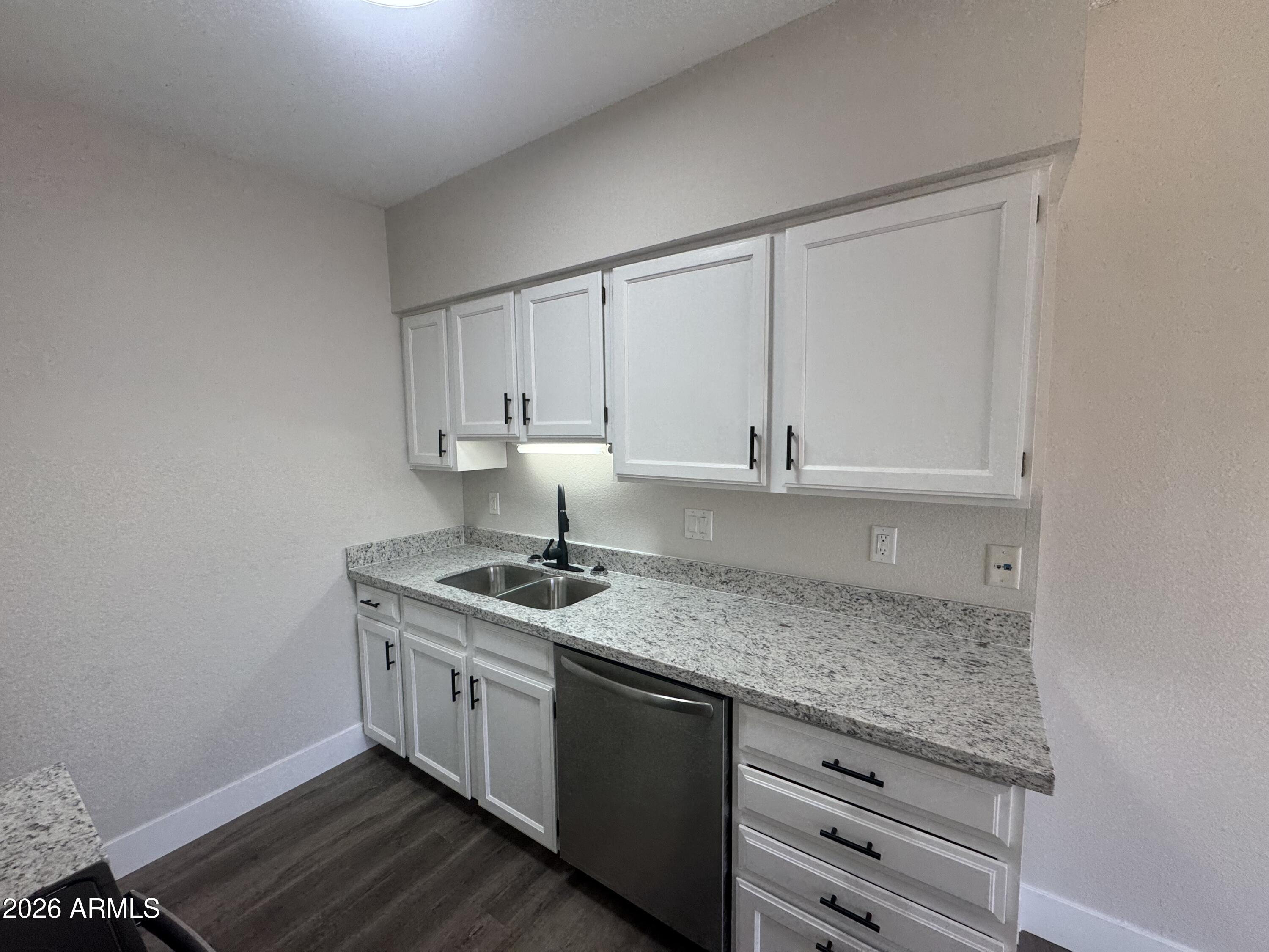 555 North May, Unit 29 Mesa, AZ 85201 - Photo 4 of 12 IMG_9219