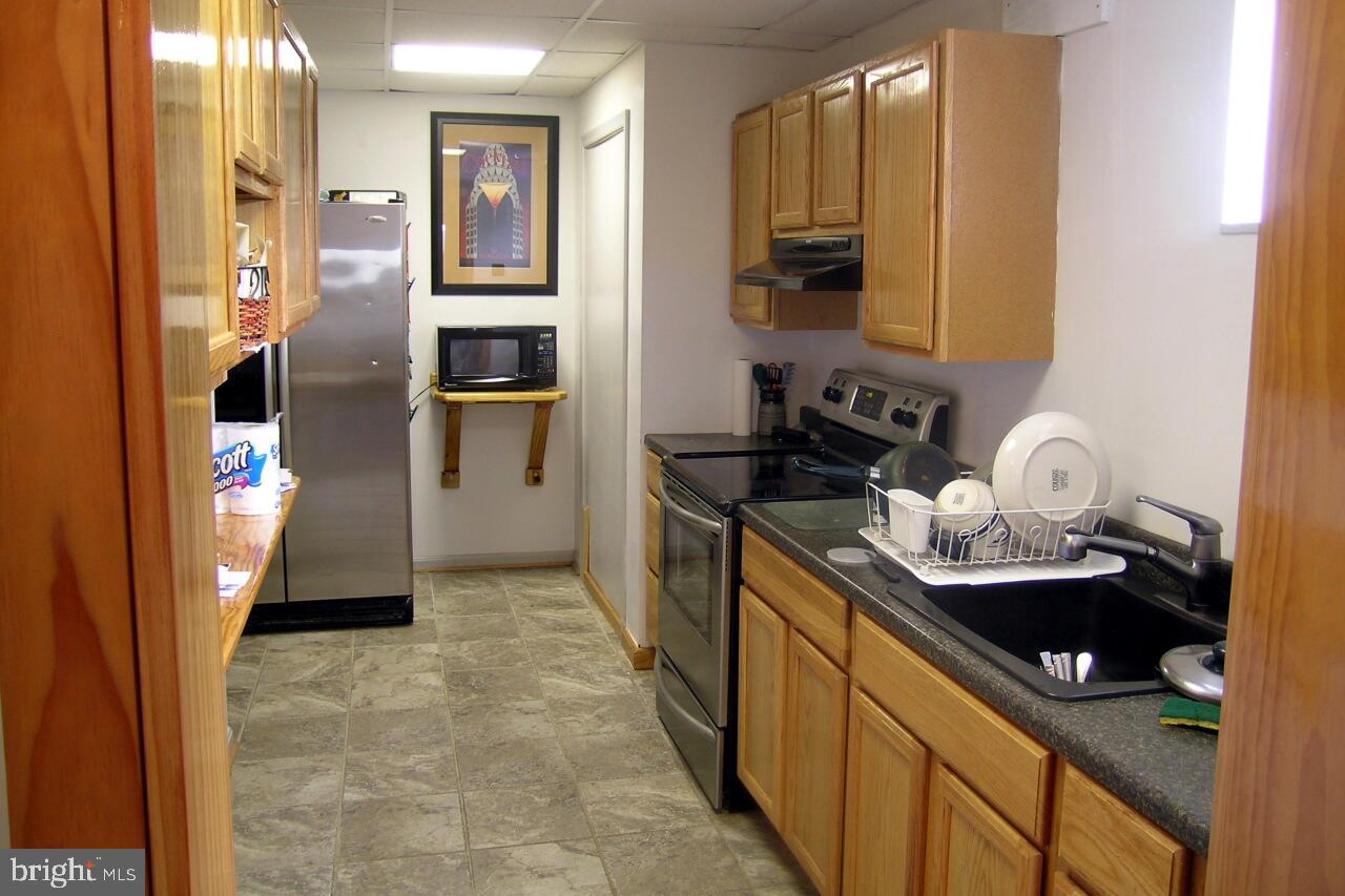 5621 Ridge Road Mount Airy, MD 21771 - Photo 14 of 23 Lower Full Kitchen