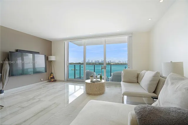 $7,500 | 1000 West Avenue, Unit 417, Miami Beach, FL 33139