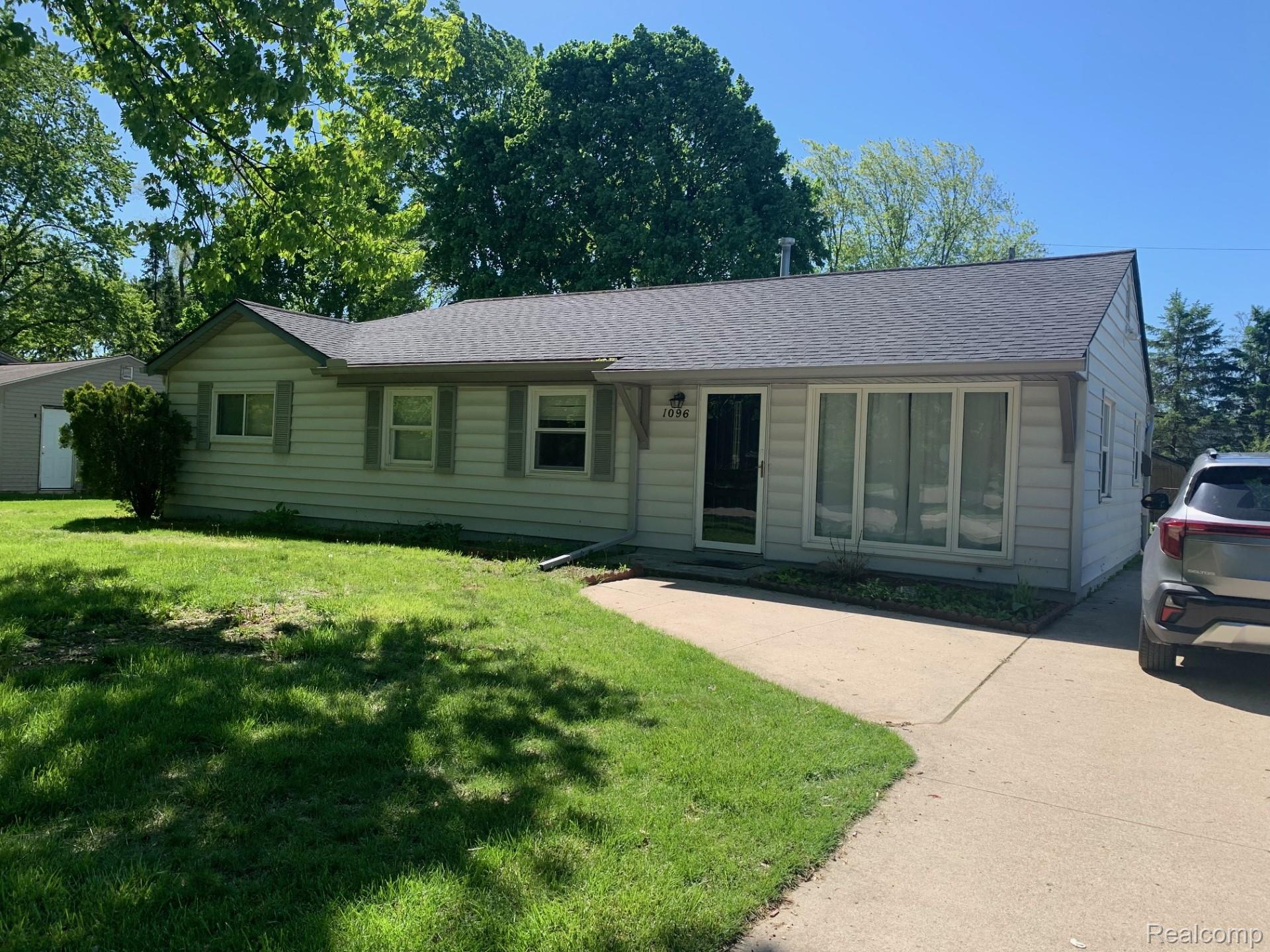 1096 Truwood Avenue Rochester, MI 48307 - Photo 1 of 23