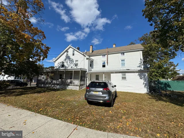 a car parked in front of white house