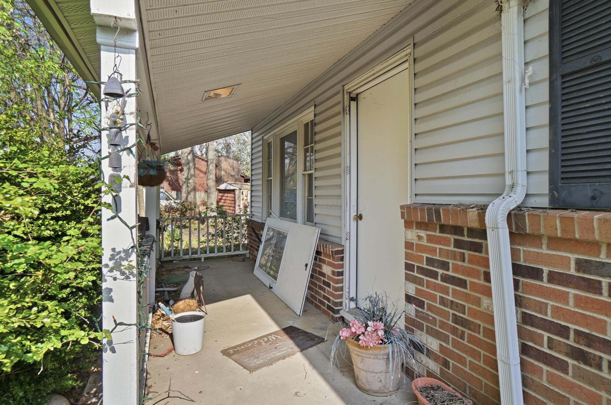 2318 Rodger Road Columbus, OH 43207 - Photo 3 of 41 019