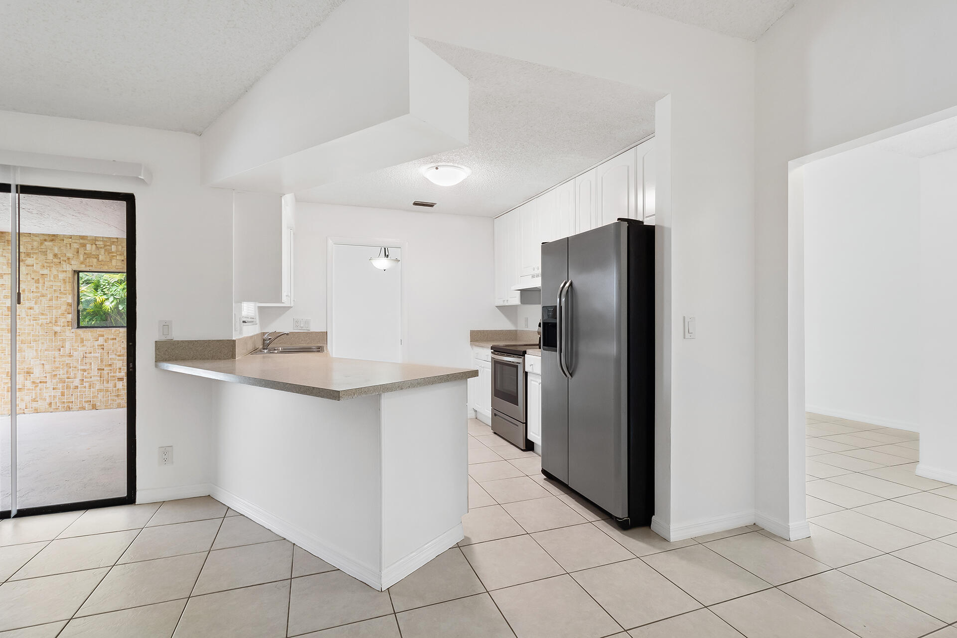 22544 Swordfish Drive Boca Raton, FL 33428 - Photo 21 of 27 Kitchen- granite countertops coming