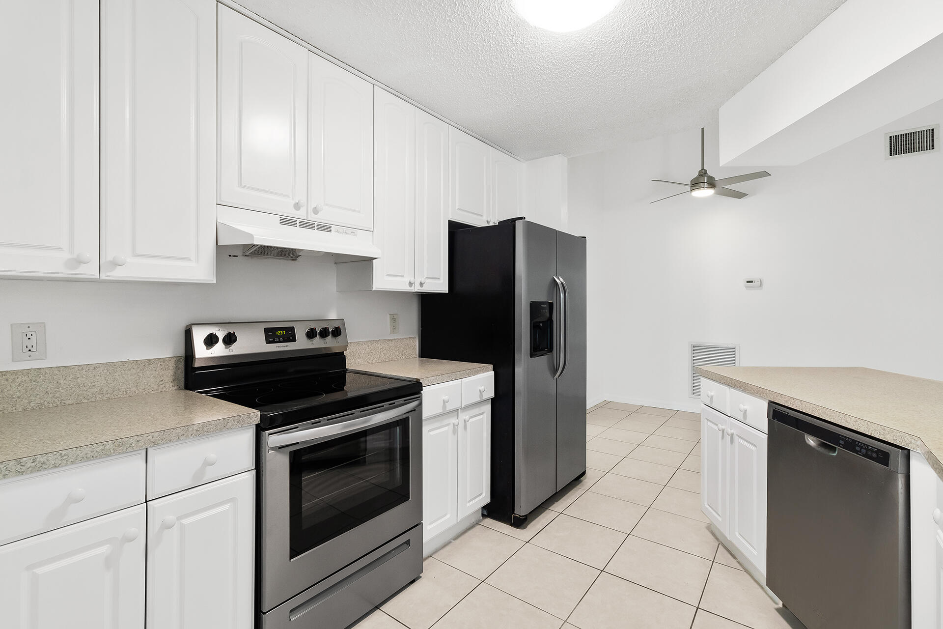 22544 Swordfish Drive Boca Raton, FL 33428 - Photo 8 of 27 Kitchen- new range