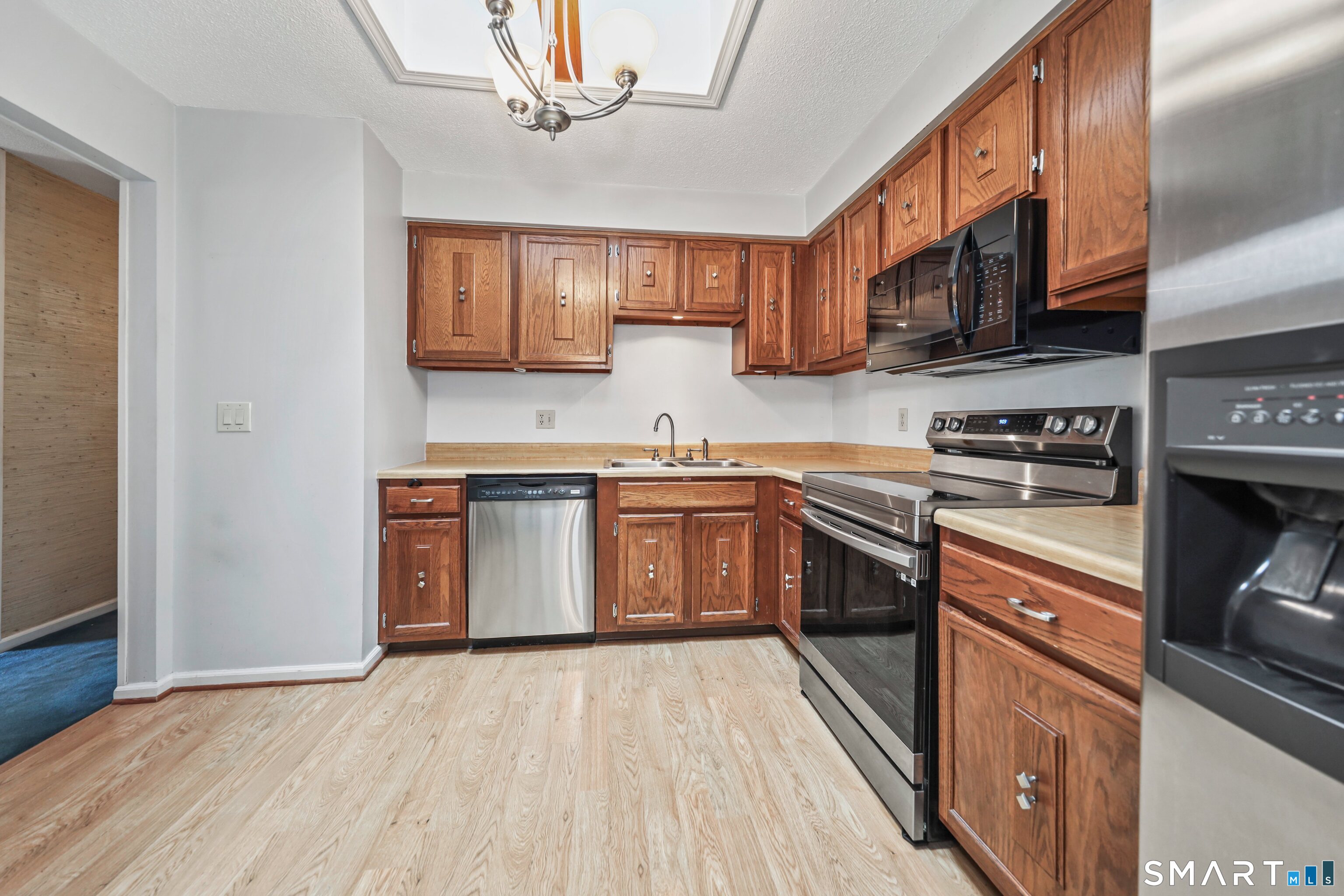 123 Queens Road, Unit 123 Torrington, CT 06790 - Photo 3 of 34