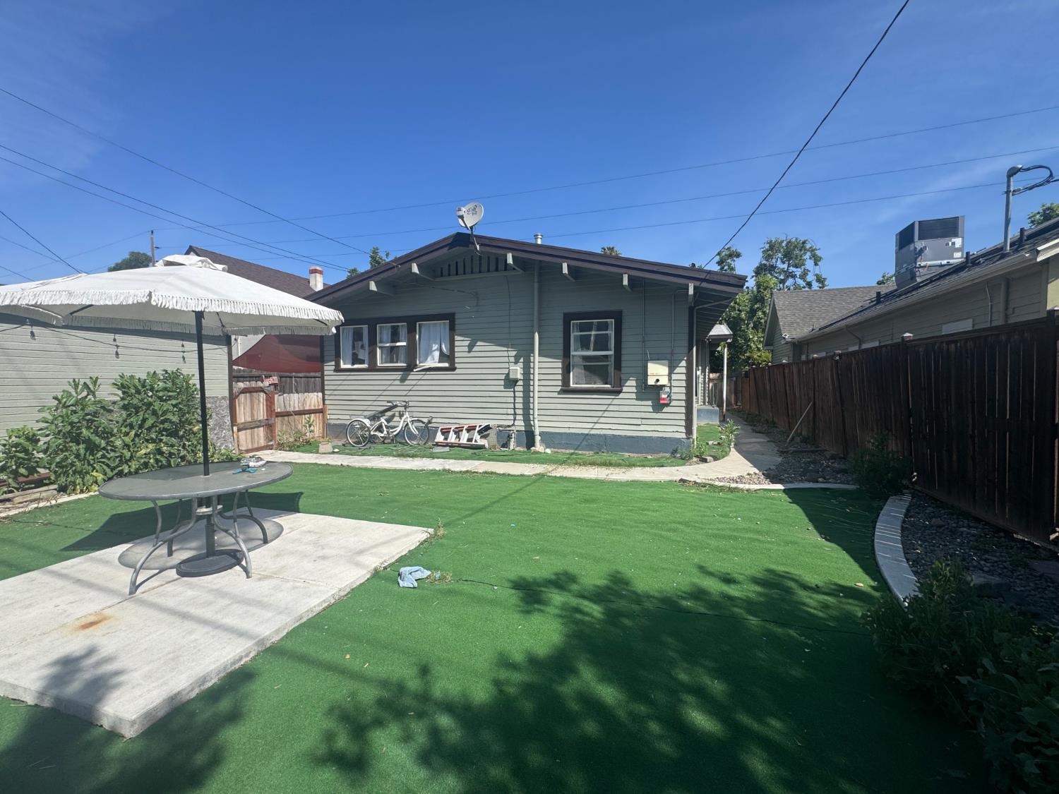 1044 West Harding Way Stockton, CA 95203 - Photo 10 of 25 Gallery Image 10
