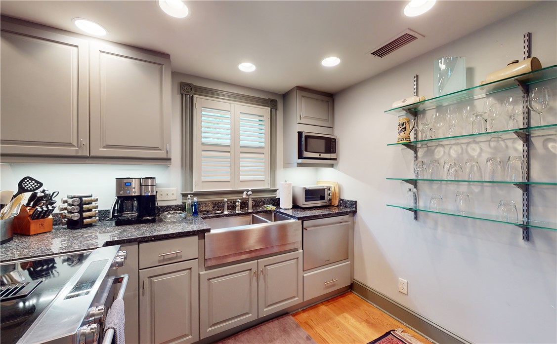 800 A Howe Street, Unit A Brunswick, GA 31520 - Photo 10 of 23