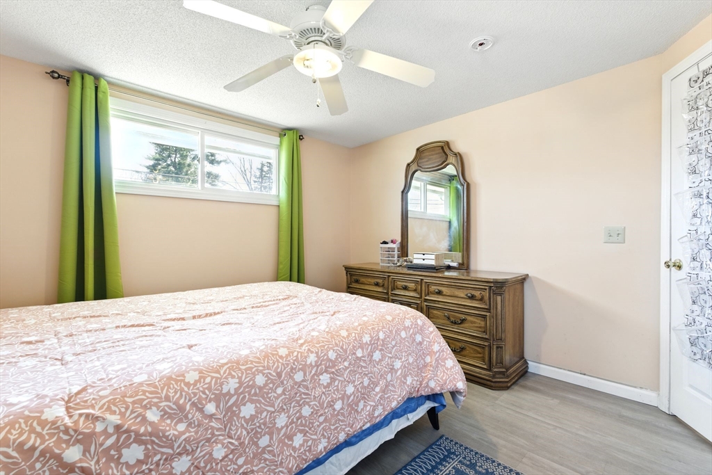 28 Dutton Street Springfield, MA 01151 - Photo 25 of 37