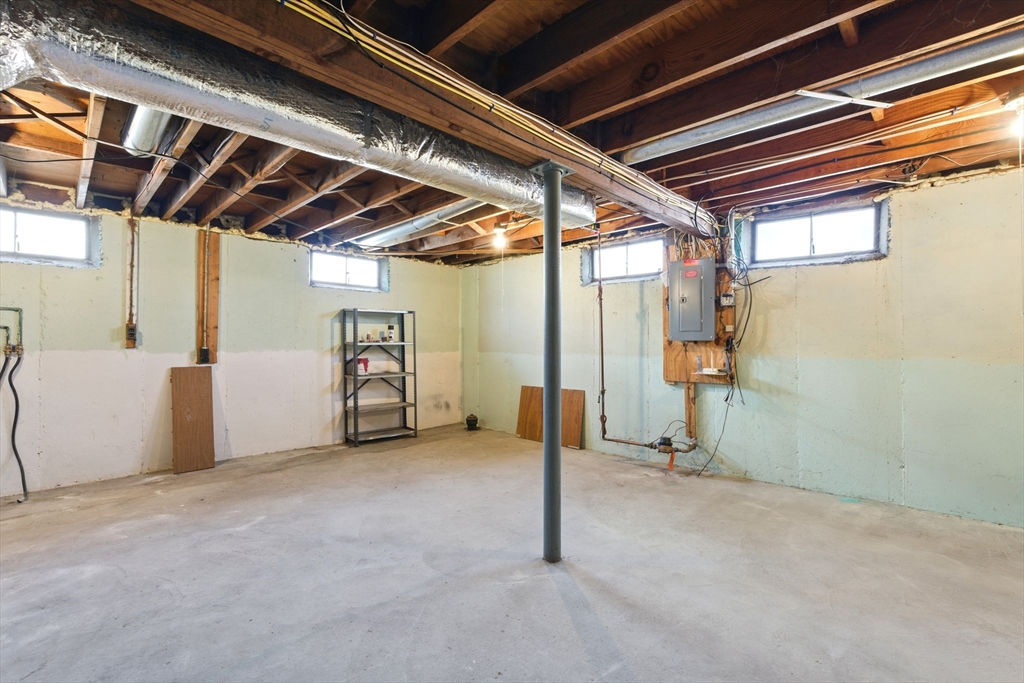 28 Dutton Street Springfield, MA 01151 - Photo 32 of 37