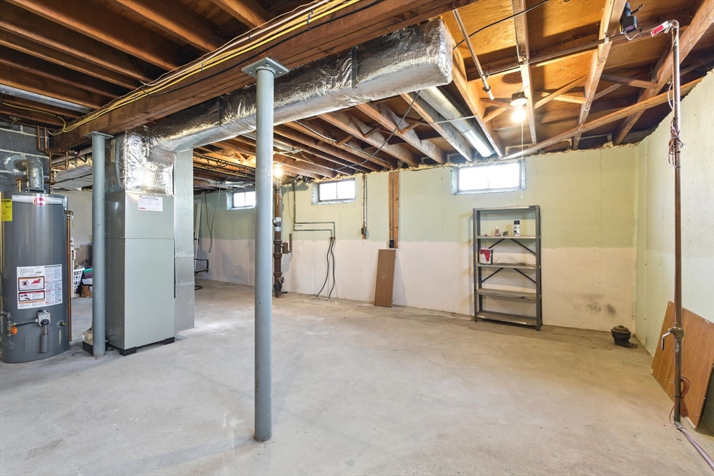 28 Dutton Street Springfield, MA 01151 - Photo 33 of 37