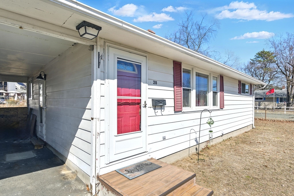 28 Dutton Street Springfield, MA 01151 - Photo 5 of 37