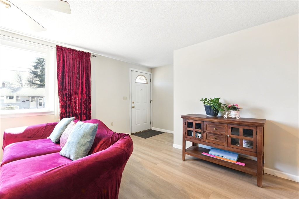 28 Dutton Street Springfield, MA 01151 - Photo 7 of 37