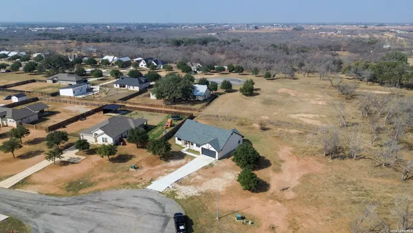 $435,000 | 185 East Medium Meadow Drive, Lytle, TX 78052