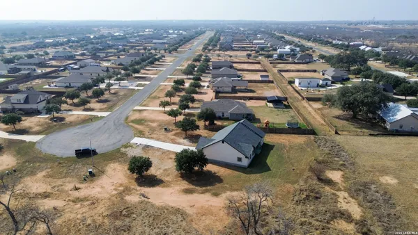 $435,000 | 185 East Medium Meadow Drive, Lytle, TX 78052