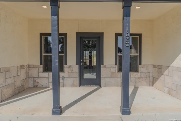 $435,000 | 185 East Medium Meadow Drive, Lytle, TX 78052