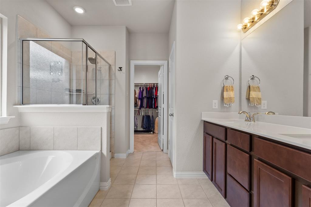 2304 Ravensway Road Crandall, TX 75114 - Photo 14 of 22 a bathroom with a bathtub and a sink