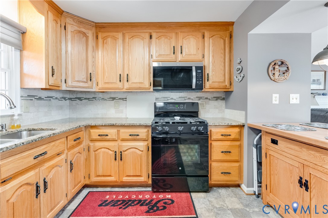 11802 Deep Point Lane Gloucester, VA 23061 - Photo 17 of 40