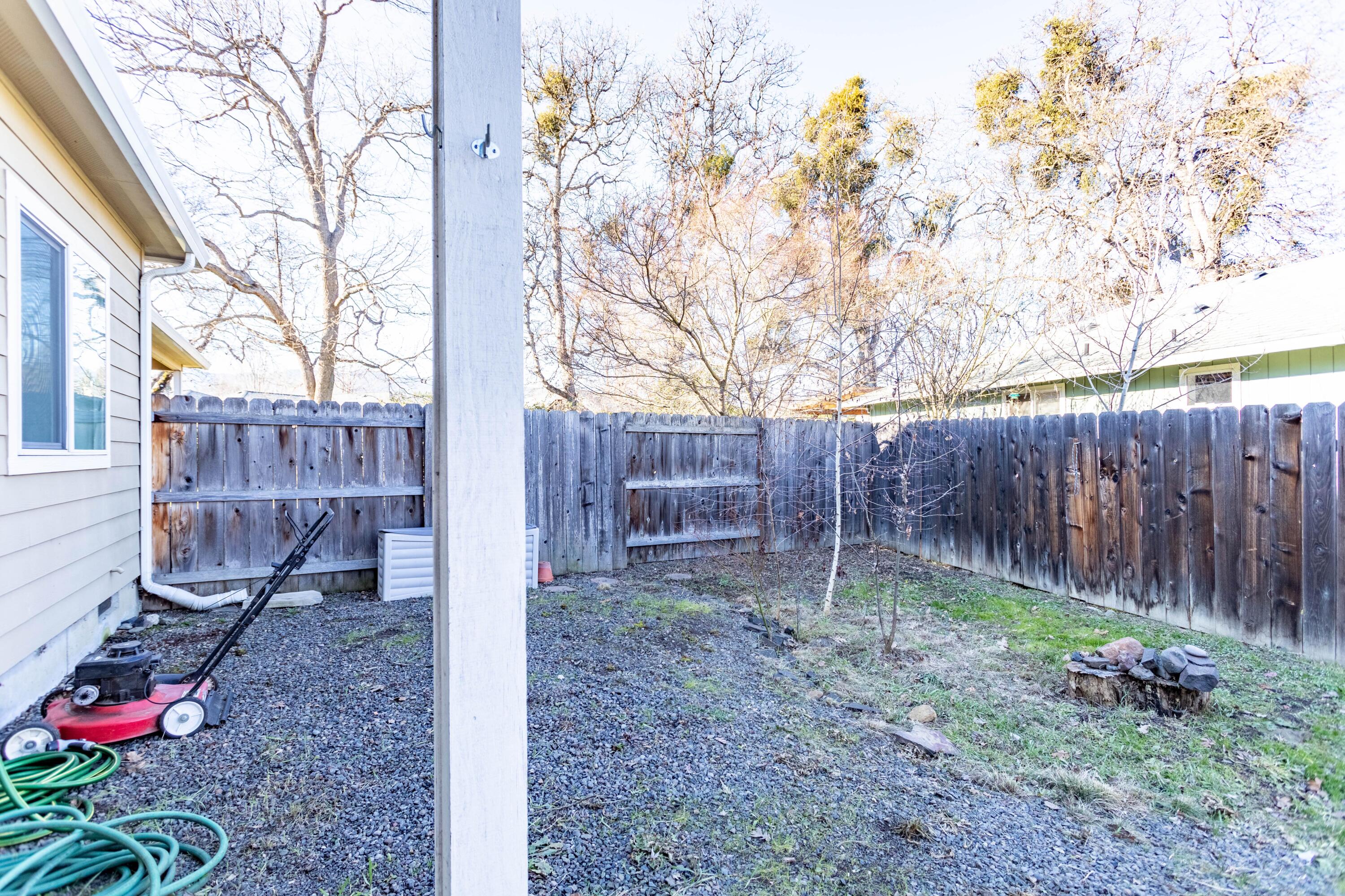 1012 Megan Lane Phoenix, OR 97535 - Photo 27 of 35 IMGL0644-HDR