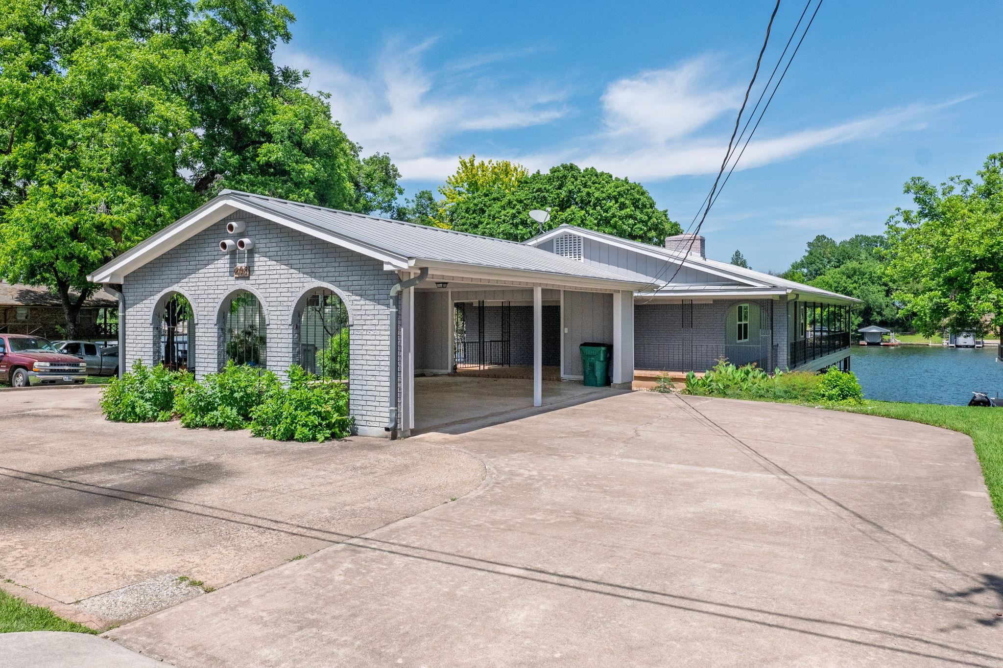 208 Riverside Drive Kingsland, TX 78639 - Photo 3 of 39