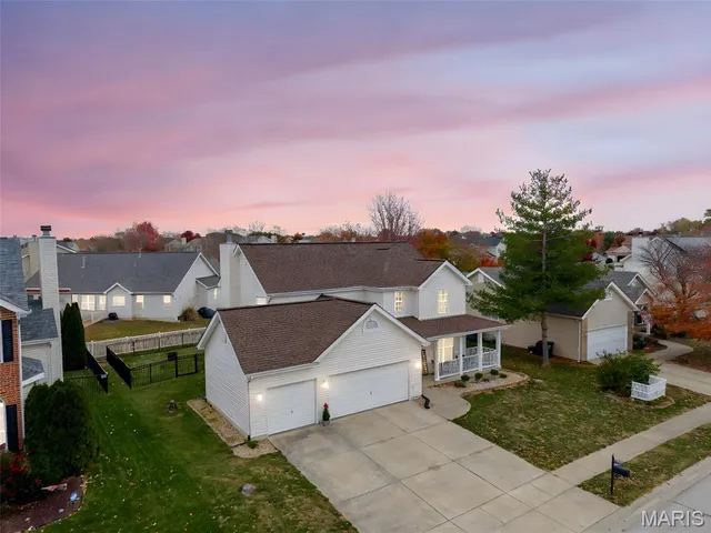$349,900 | 709 Wild Horse Creek Drive, Fairview Heights, IL 62208