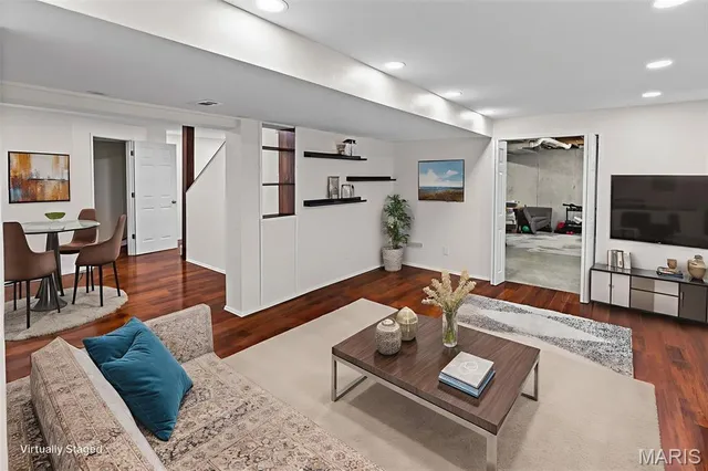 $349,900 | 709 Wild Horse Creek Drive, Fairview Heights, IL 62208