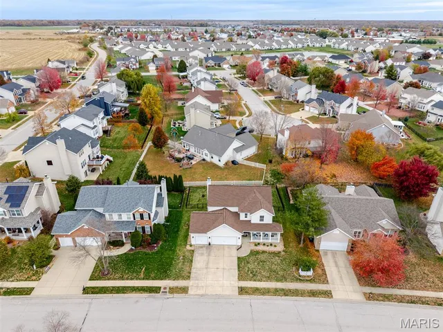 $364,900 | 709 Wild Horse Creek Drive, Fairview Heights, IL 62208