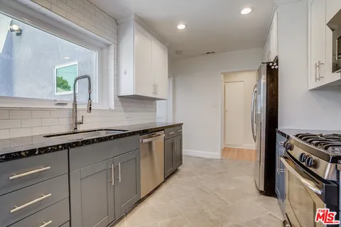 $1,995,000 | 11819 Pacific Avenue, Los Angeles, CA 90066