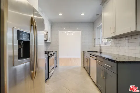 $1,995,000 | 11819 Pacific Avenue, Los Angeles, CA 90066