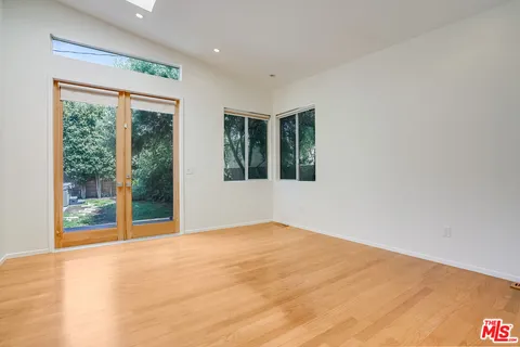 $1,995,000 | 11819 Pacific Avenue, Los Angeles, CA 90066