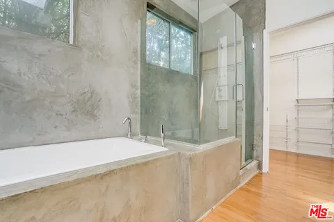 $1,995,000 | 11819 Pacific Avenue, Los Angeles, CA 90066