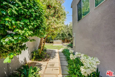 $1,995,000 | 11819 Pacific Avenue, Los Angeles, CA 90066