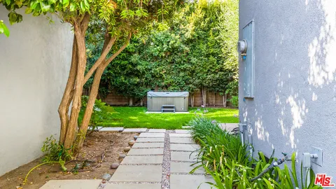 $1,995,000 | 11819 Pacific Avenue, Los Angeles, CA 90066