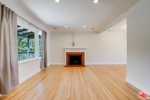 $1,995,000 | 11819 Pacific Avenue, Los Angeles, CA 90066