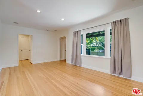 $1,995,000 | 11819 Pacific Avenue, Los Angeles, CA 90066