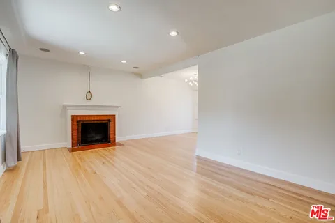 $1,995,000 | 11819 Pacific Avenue, Los Angeles, CA 90066