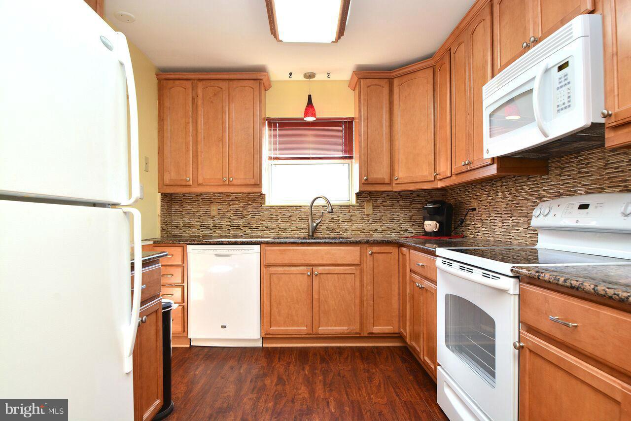 1908 Monumental Road Baltimore, MD 21227 - Photo 3 of 30 Kitchen
