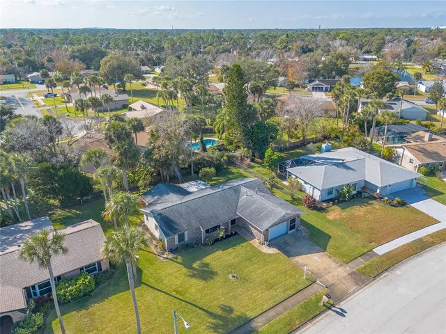 an aerial view of a house with yard swimming pool and outdoor seating
