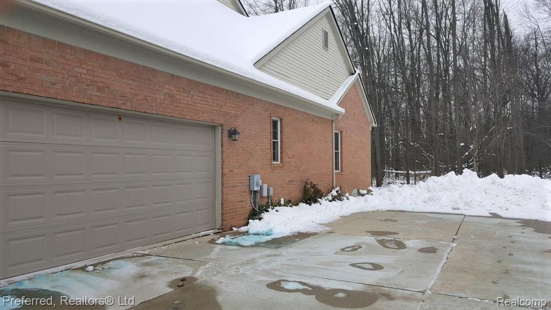 48289 Rockefeller Drive Canton, MI 48188 - Photo 2 of 29 LARGE DRIVEWAY AND BACKS TO COMMONS