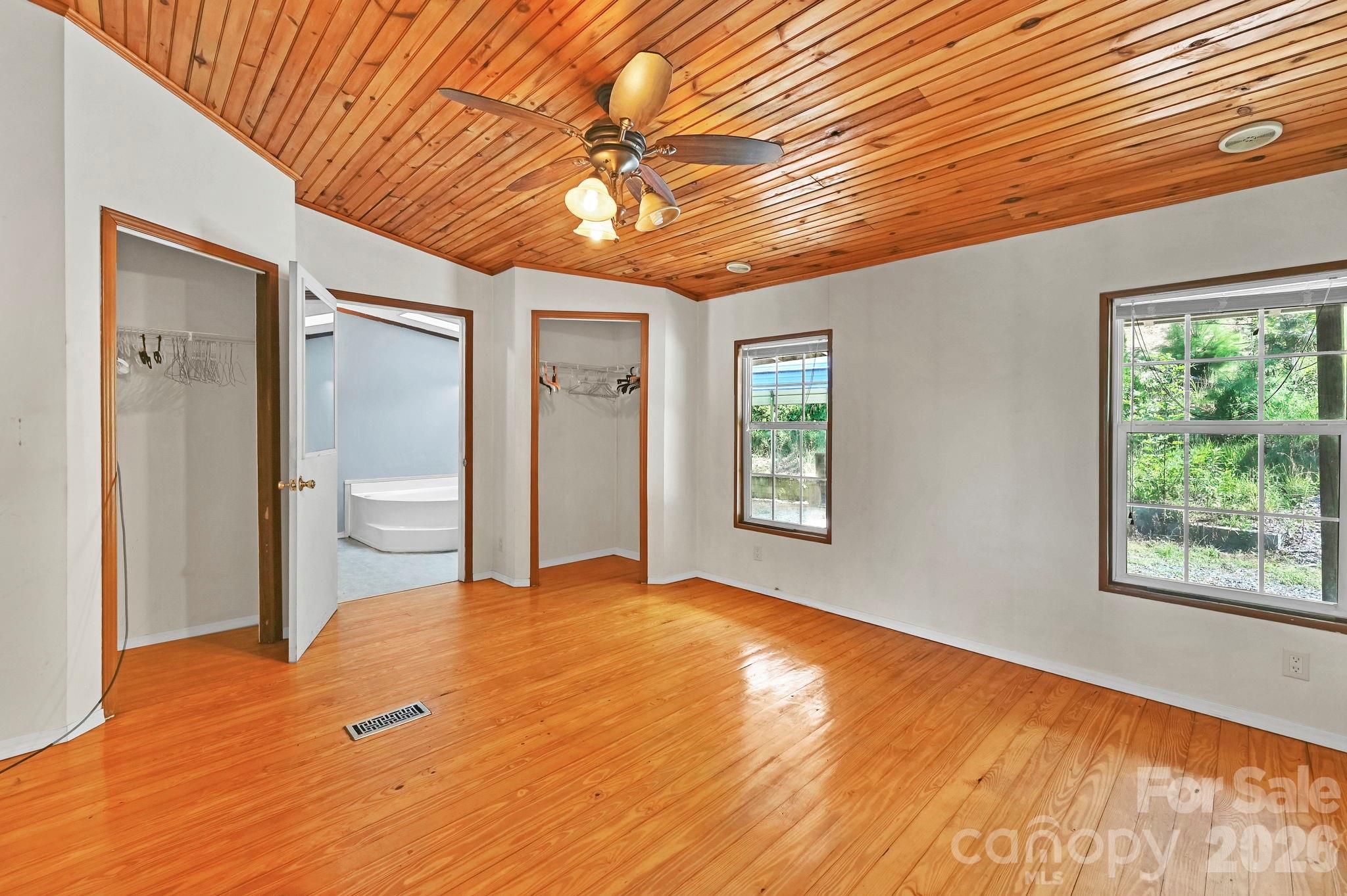 284 Paul Gosnell Road Marshall, NC 28753 - Photo 3 of 23