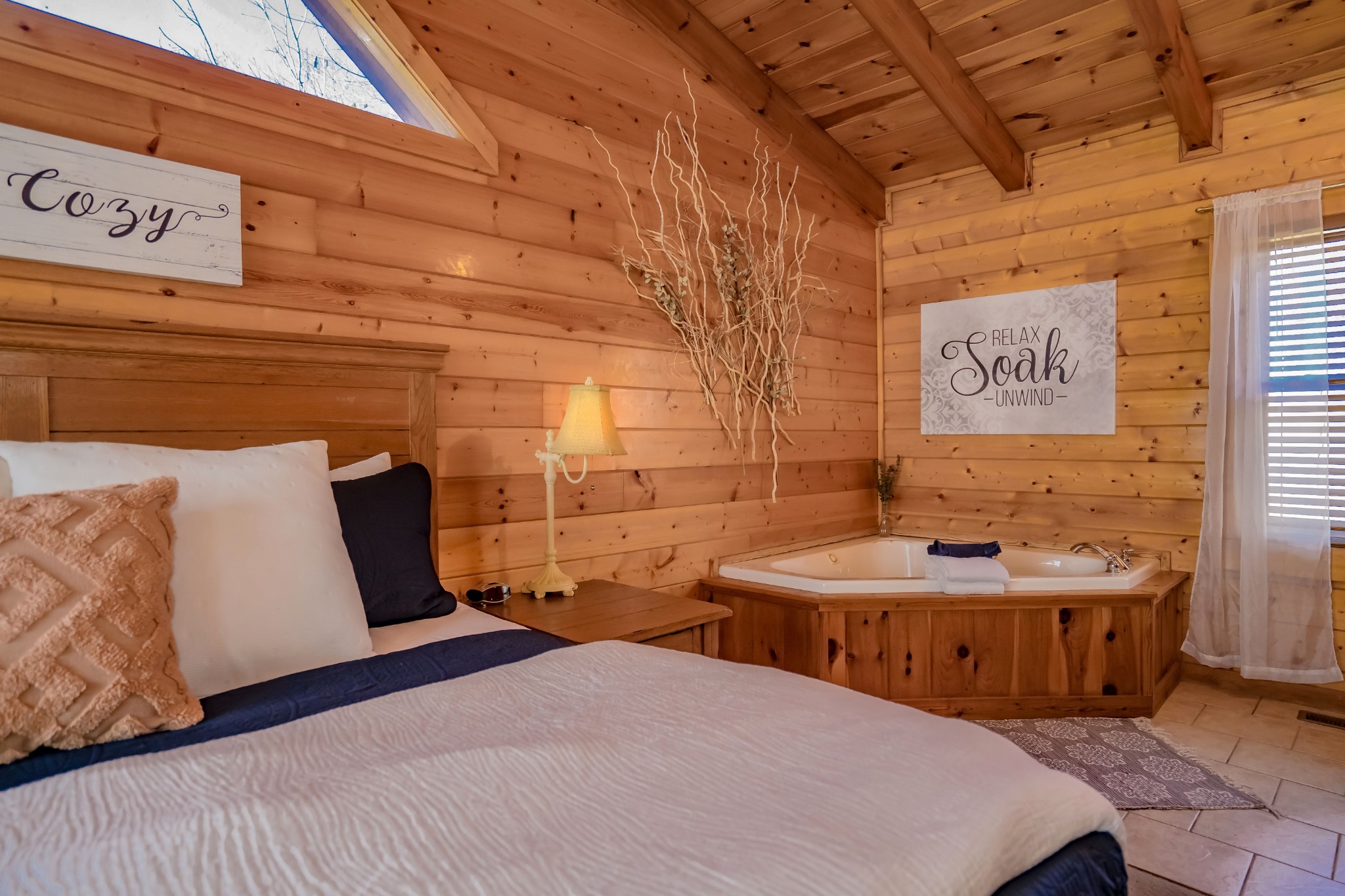 552 Blackberry Rdg Way Sevierville, TN 37863 - Photo 19 of 22 a bathroom with a sink and a mirror