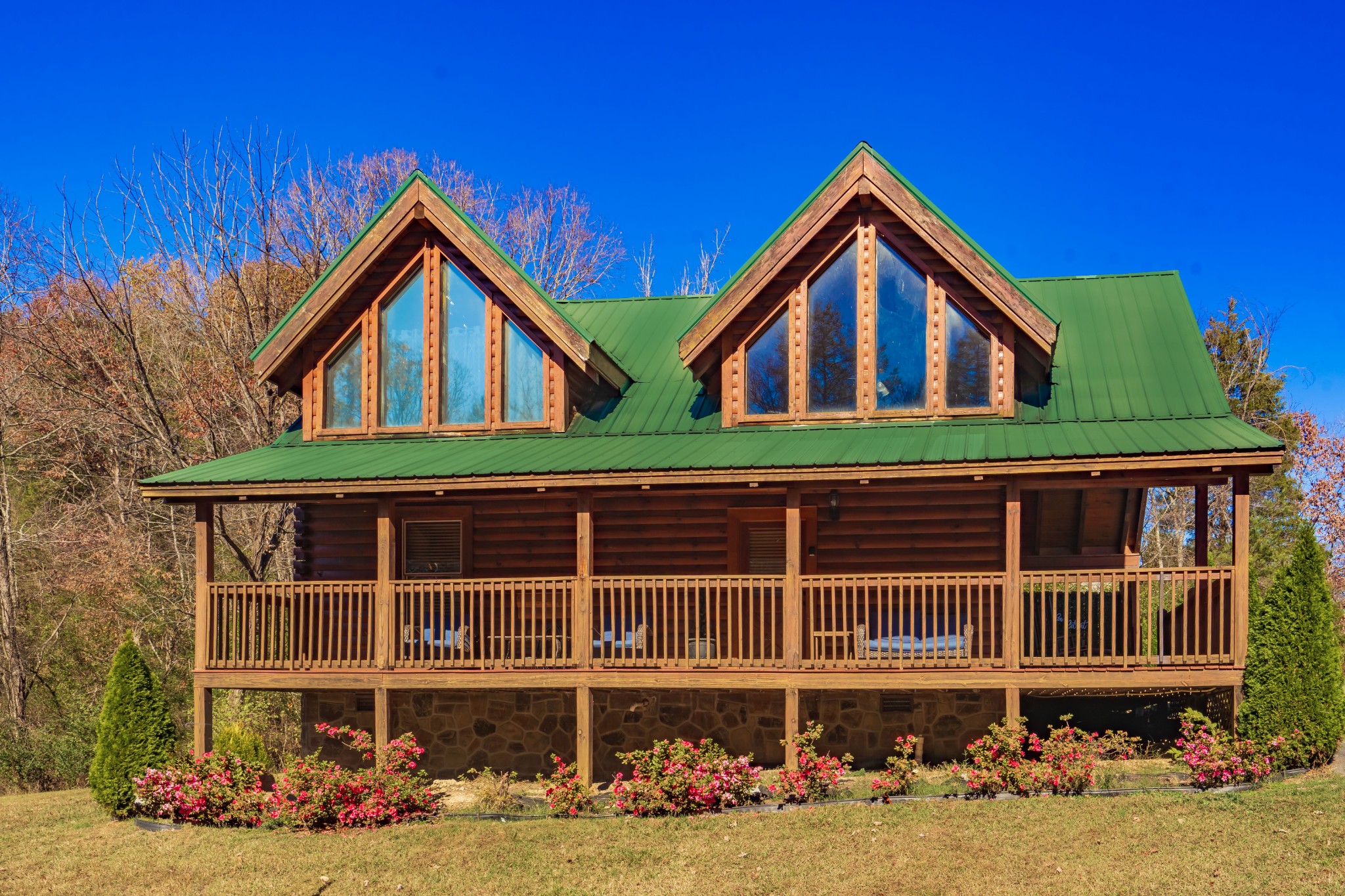 552 Blackberry Rdg Way Sevierville, TN 37863 - Photo 2 of 22 front view of a house with an yard