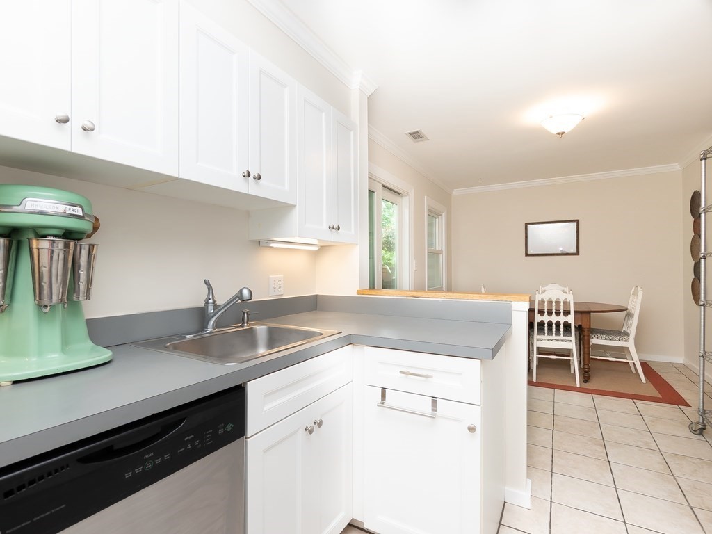 192 Chestnut Avenue, Unit E Boston, MA 02130 - Photo 12 of 35