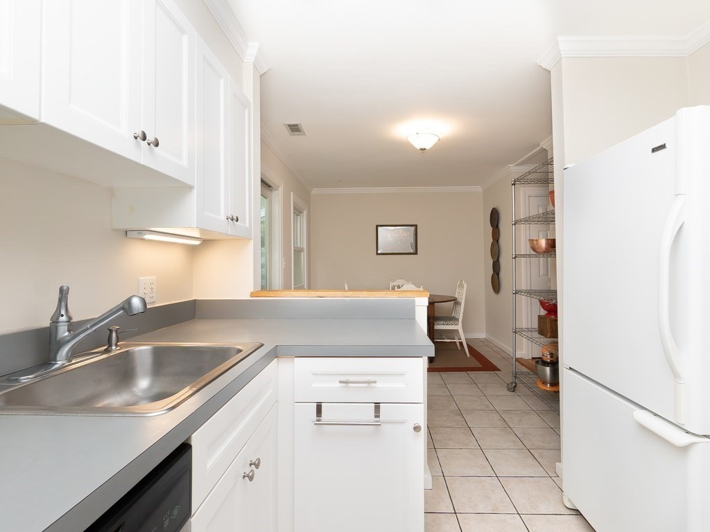 192 Chestnut Avenue, Unit E Boston, MA 02130 - Photo 14 of 35