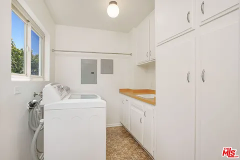 $2,995,000 | 1418 Warner Avenue, Los Angeles, CA 90024