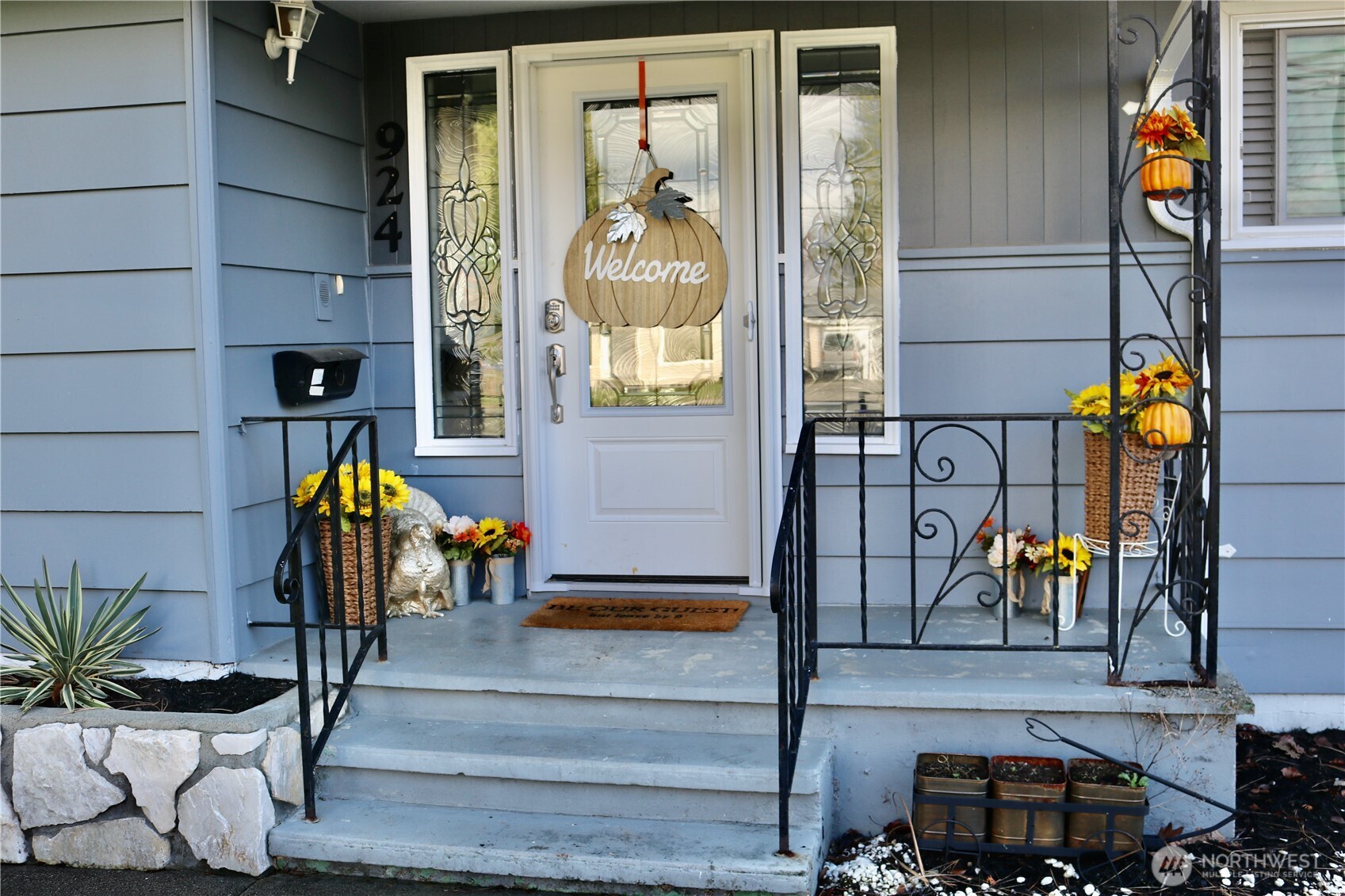 924 East Grover Street Lynden, WA 98264 - Photo 2 of 40