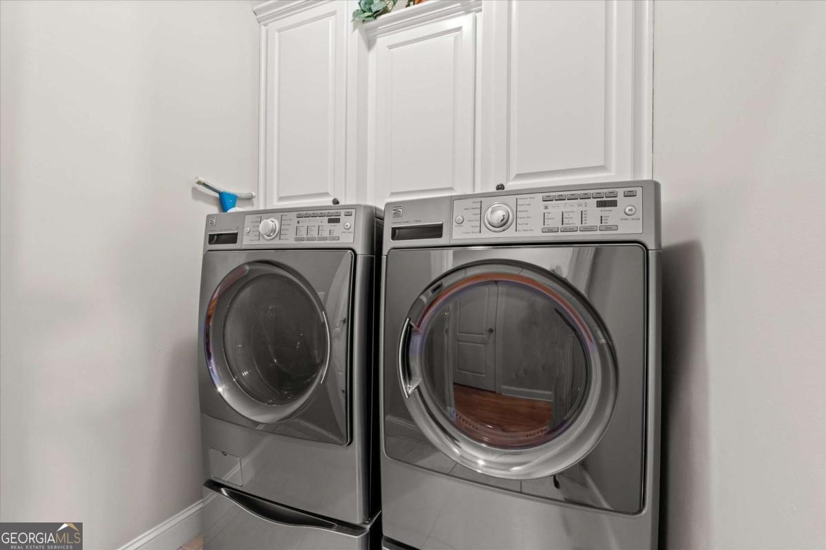 220 McKenzie Bridge Road Carrollton, GA 30117 - Photo 25 of 80 a close up view of a washer and dryer