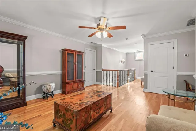 a view of a house with backyard and trees